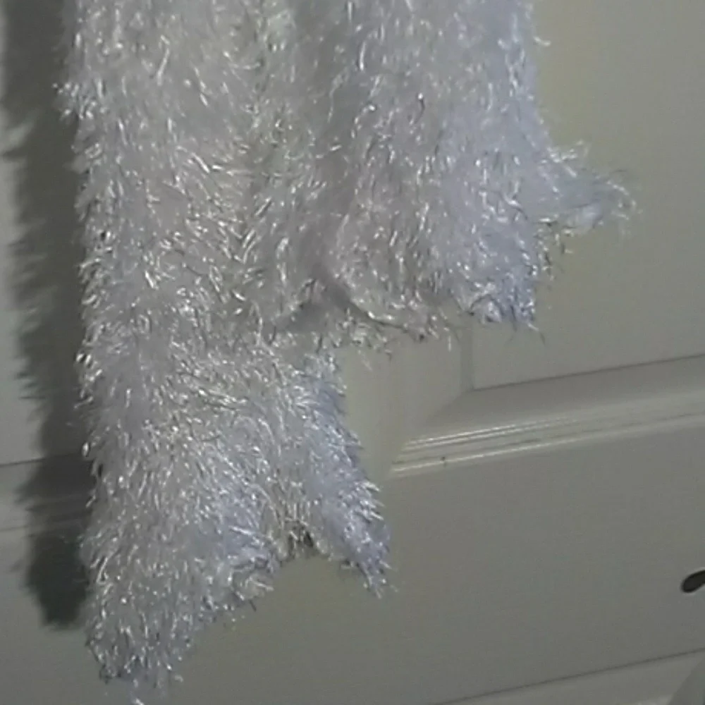 FINAL MARKDOWN Frosty White Tubular Stretchy Scarf